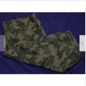 INC International Concepts Men's Regular Fit Cargo Shorts Camo Size 40W EUC